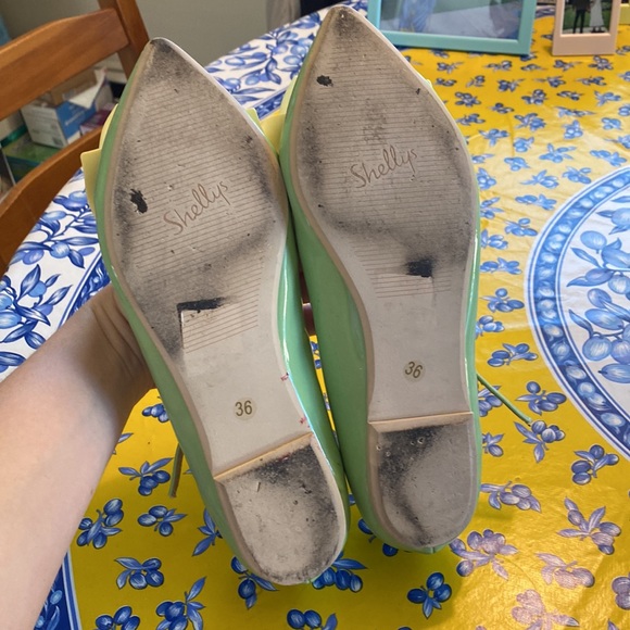 Adorable, mint green flats with yellow bow - Picture 4 of 4